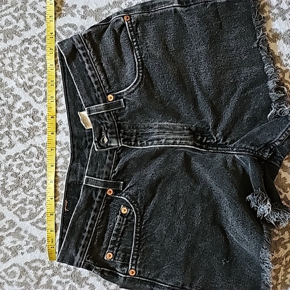 STUNNING VINTAGE 550 LEVIS BLACK JEAN SHORTS - Picture 7 of 9